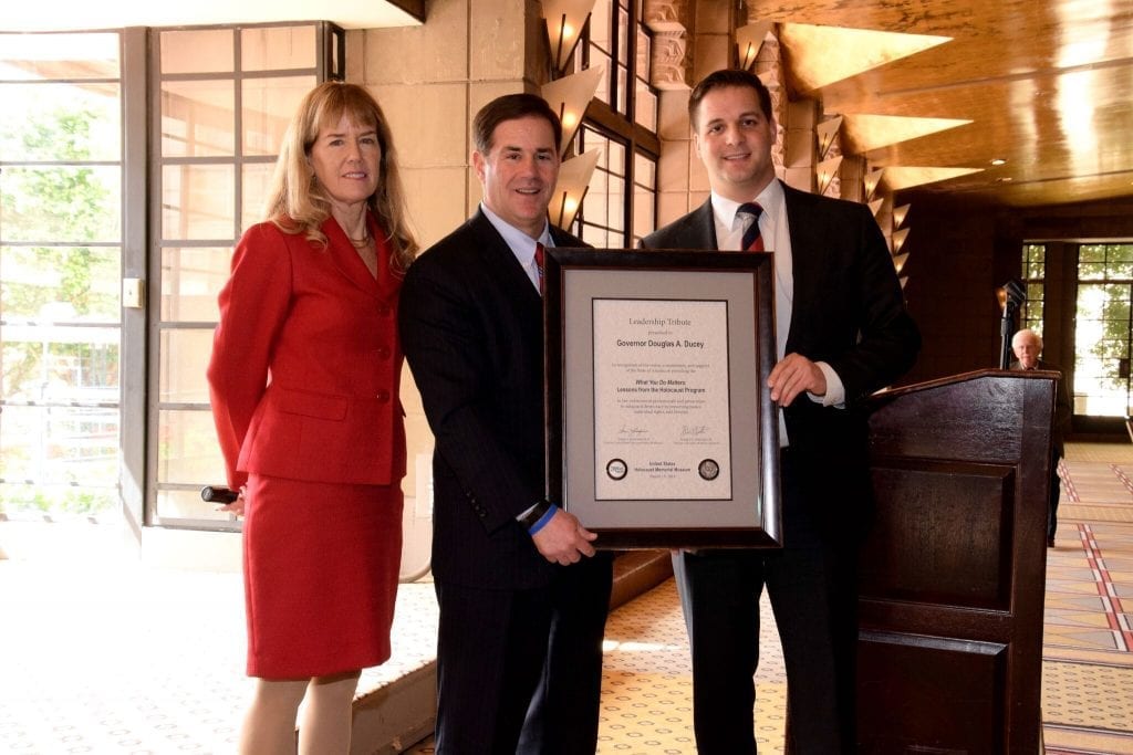 GOVERNOR DUCEY ACCEPTS NATIONAL TRIBUTE ON BEHALF OF ARIZONA’S LAW ENFORCEMENT PROFESSIONALS